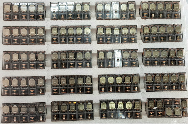 رله 24 ولت 16 آمپر 8 پین G2R-1E